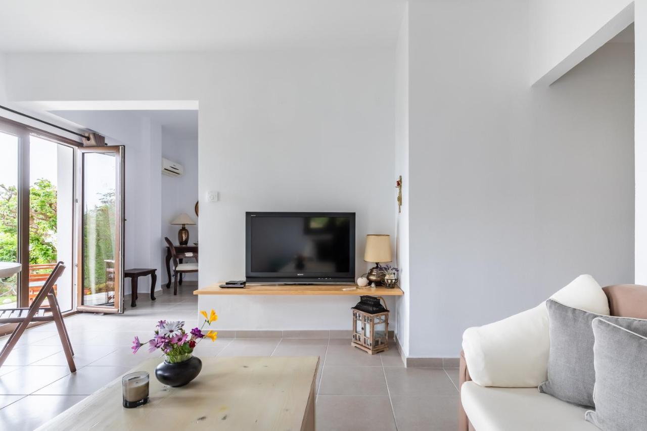 Oikia Guesthouse Стафилос Екстериор снимка