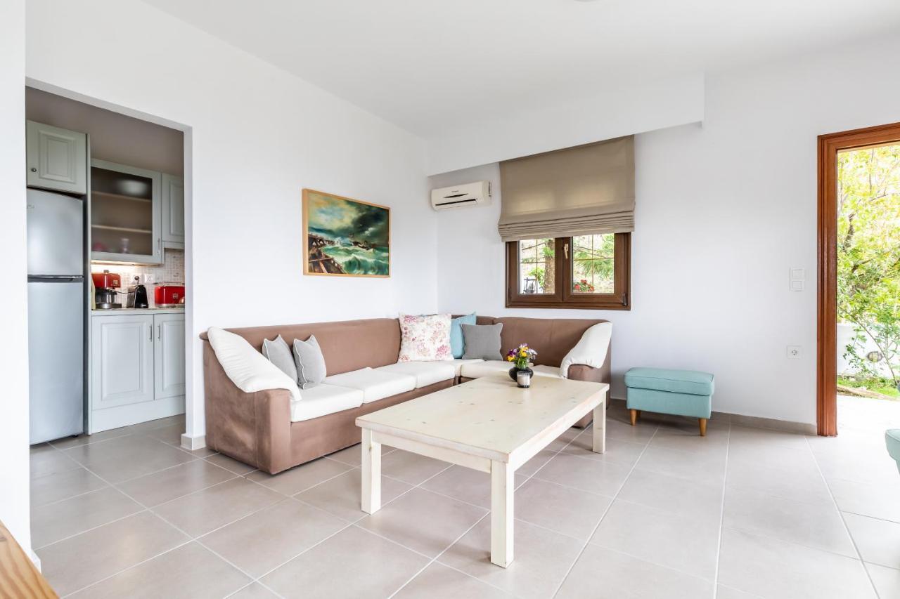 Oikia Guesthouse Стафилос Екстериор снимка