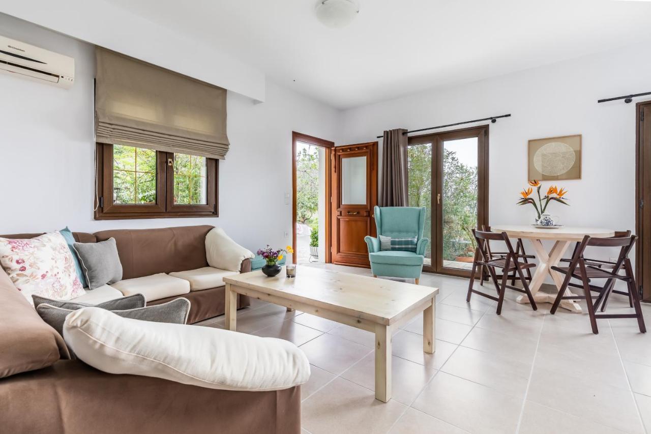 Oikia Guesthouse Стафилос Екстериор снимка